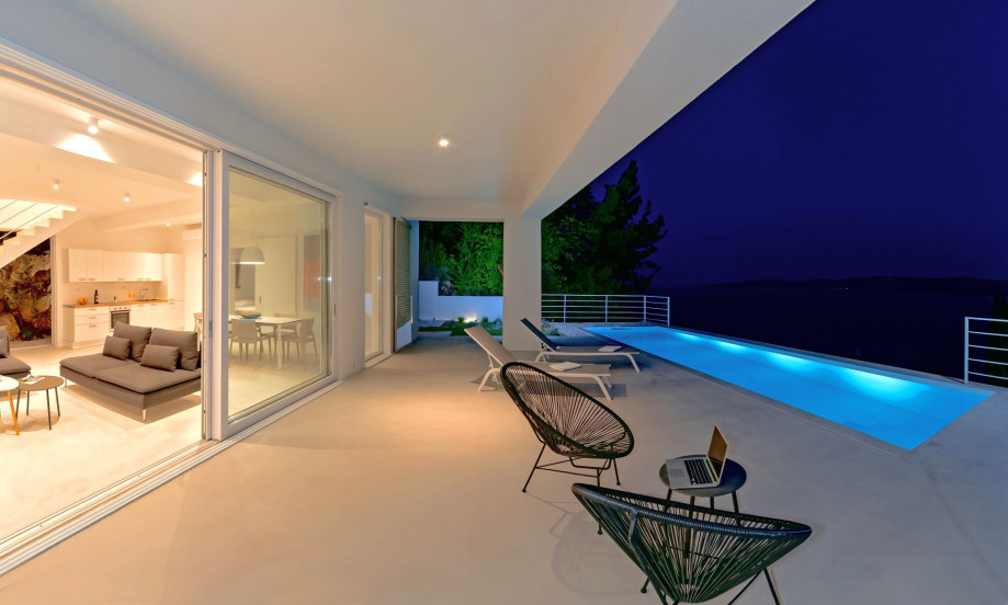 You can enjoy the amazing sea view also in the night, with a glass of wine.