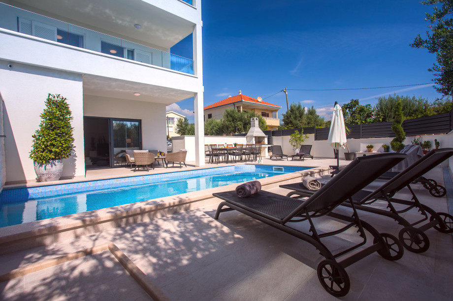 Heated pool with massage 7,5m x 3,5m with waterfall