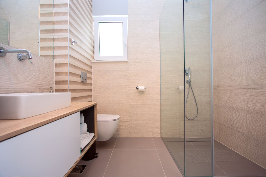en-suite Bathroom with shower in bedroom No. 2