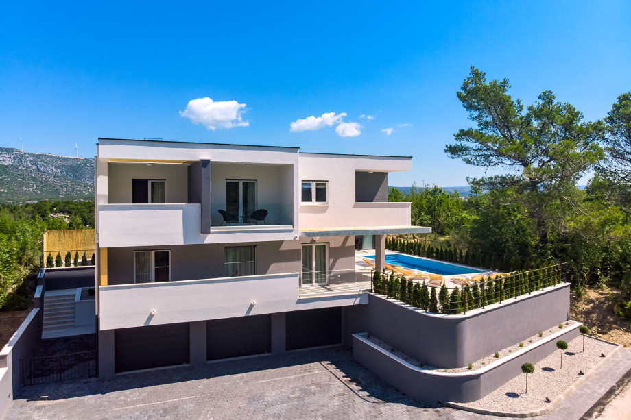 Luxury VILLA TELA - heated pool, attached 5sqm whirlpool & sauna, 10 persons max
