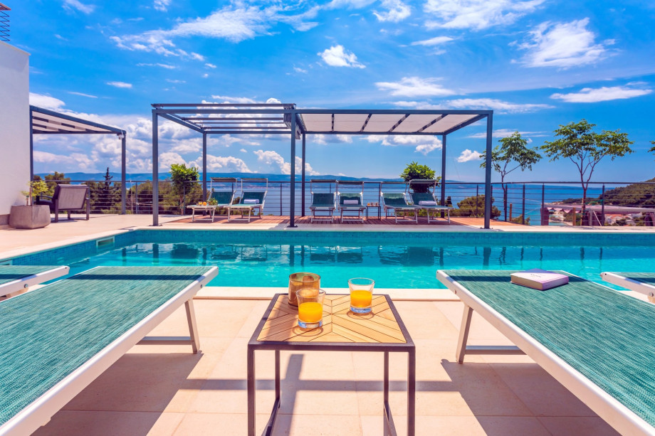 Luxurious Villa Lemona