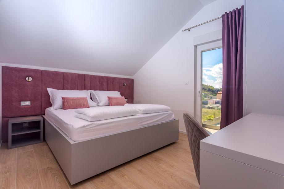 Bedroom No2 with King size bed 180cmx200cm, A/C, ensuite (second floor)