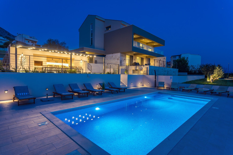 You can also experience a well-organized active holiday.
