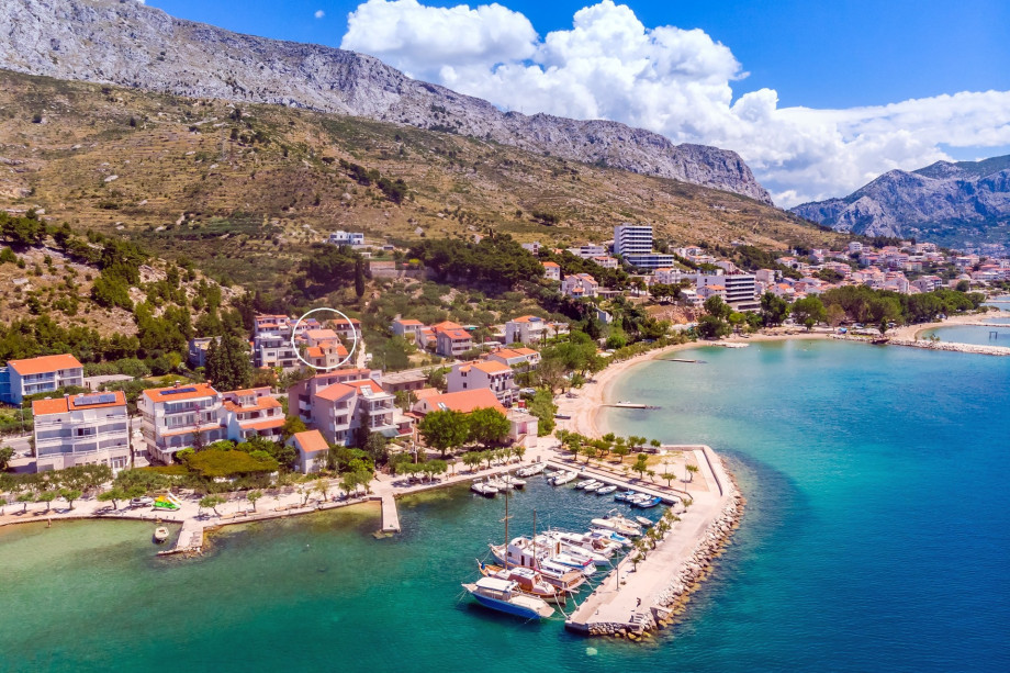 The location of villa Tina, only 90m from the beautiful sandy beach