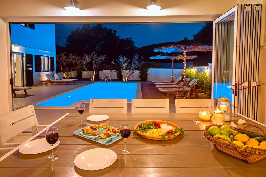 Fully equipped summer kitchen with traditional barbecue, TV, toilet (in evening)