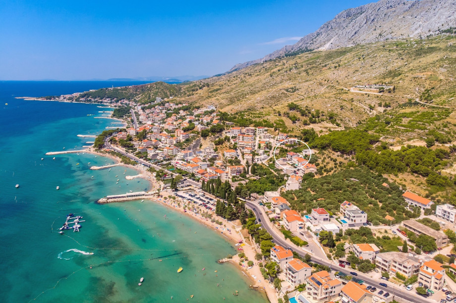 Location of Villa Paradise, only 120m away from the beach and sea