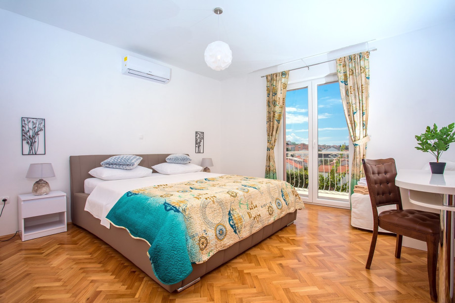 Bedroom No.3 with 160x200 bed, A/C,and terrace with sea views, 2nd floor