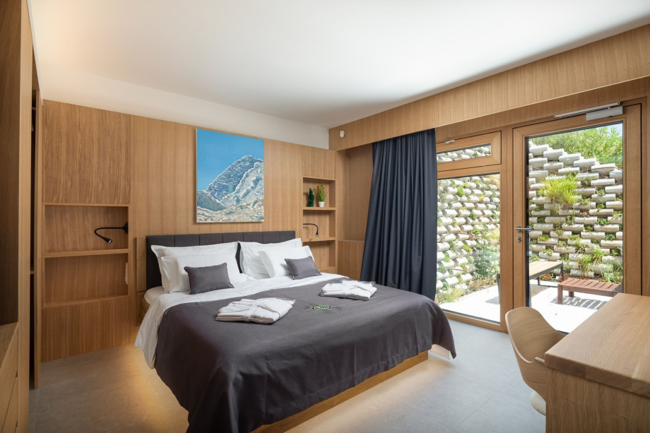 Bedroom No1 (32 sqm) offers a king-size bed 180cm x 200cm