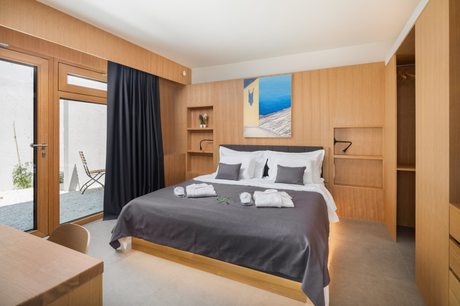 Bedroom No2 offers a TV, a fitted wardrobe, an en-suite bathroom