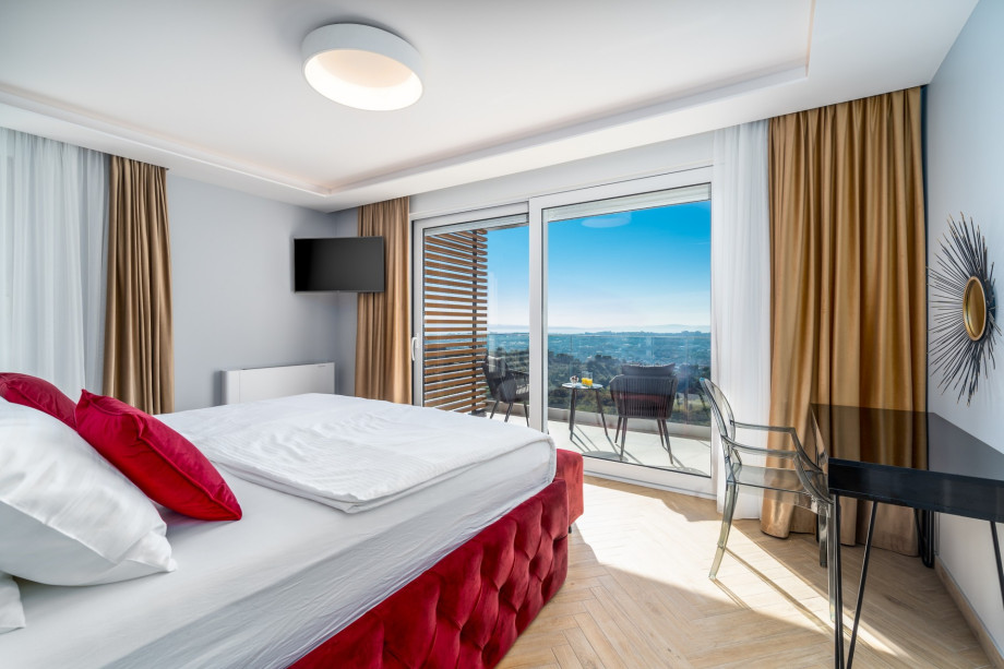 Bedroom No2 (south-east, with views on pool and town Split) with a king size bed 180cm x 200cm