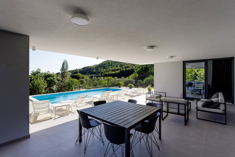 This would be your perfect home away from home for a well deserved stress-free vacation.