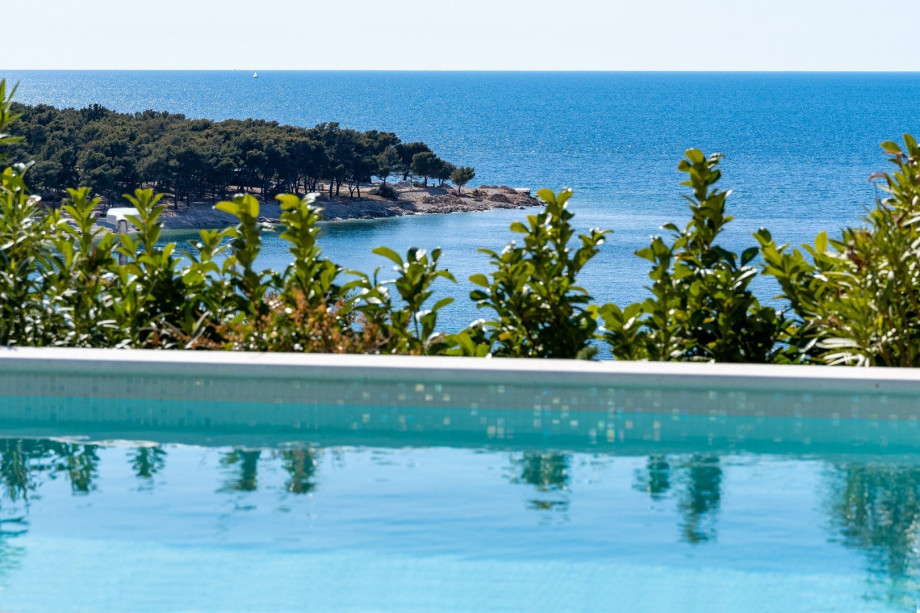 This newly-built villa Dolac sits in a quiet area of Primošten proximity and is waiting for you and your family to relax