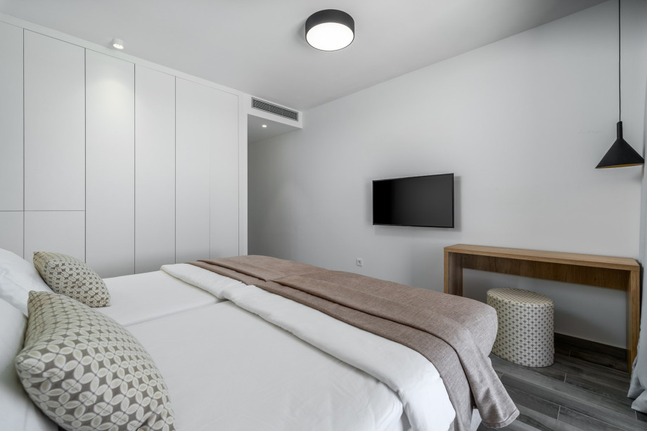 Beds can convert into two singles 110cm x 210cm