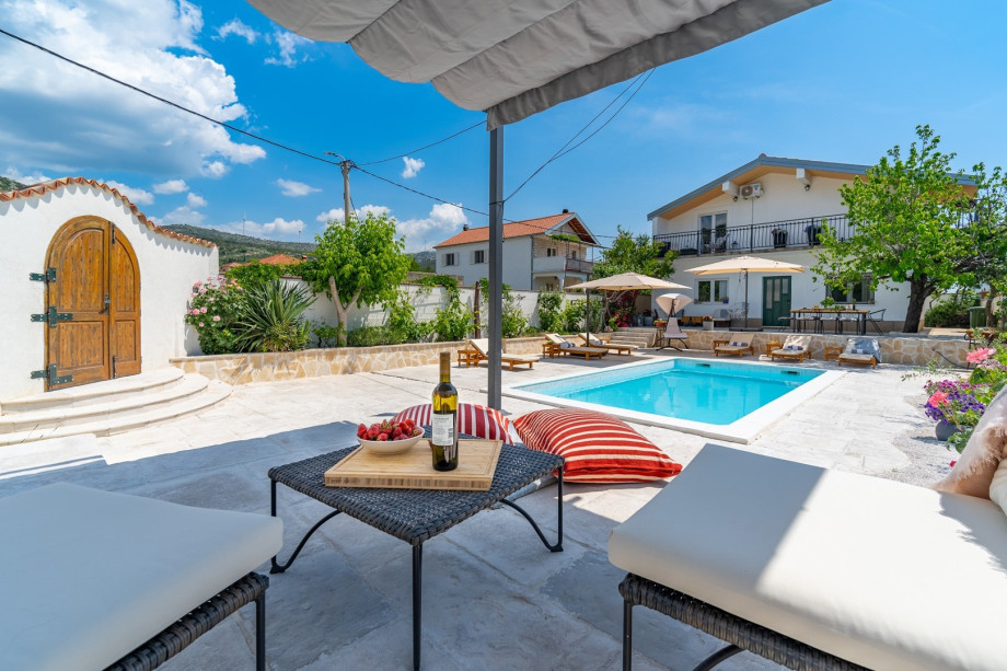 Little Paradise is a cute accommodation, very stylish and cozy for a perfect and relaxing family holiday