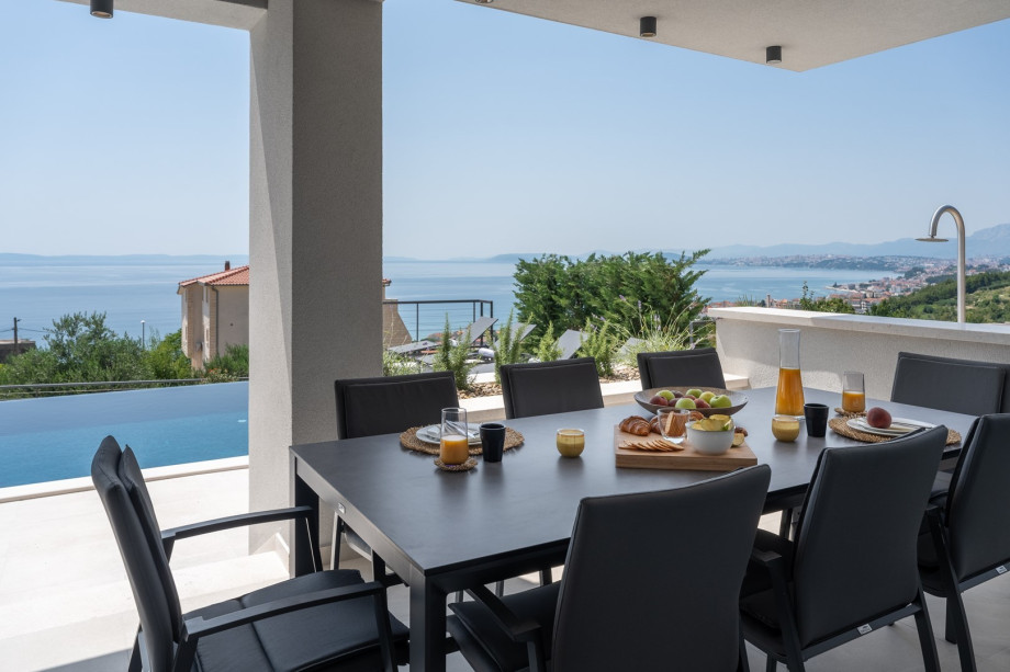 In front of the dining/living room are a covered dining area for 8 people and a very comfortable lounge corner, all with sea views.
