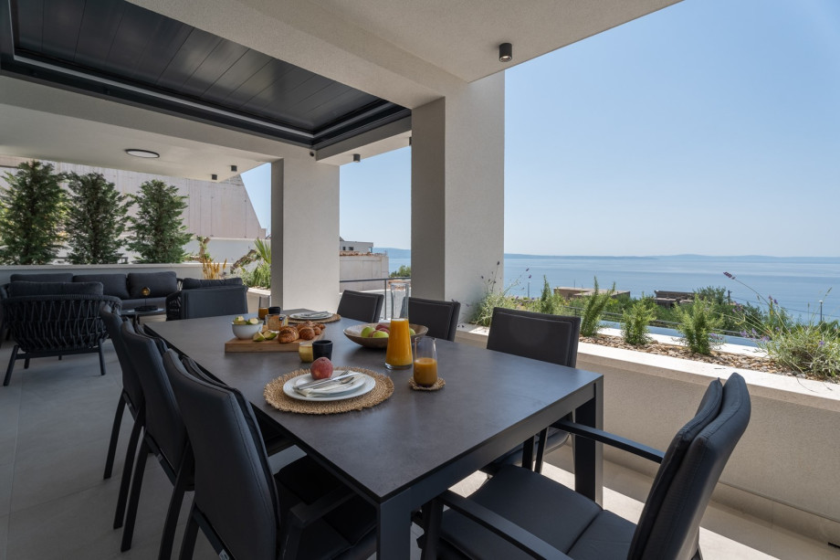 This beautifully appointed property in Podstrana sets on a 650sqm private plot, offering a 320sqm of useful interior