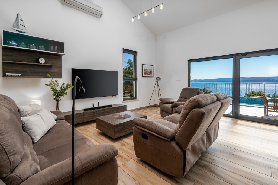 Tastefully furnished living area with exit to pool