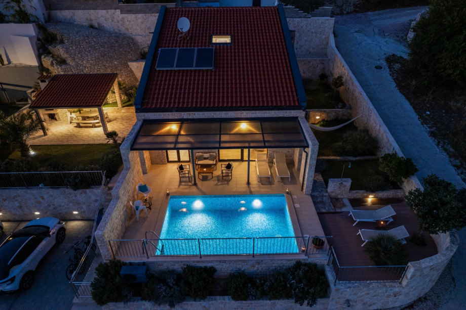 Villa Oslo in the evening, 3 parking places next to the property