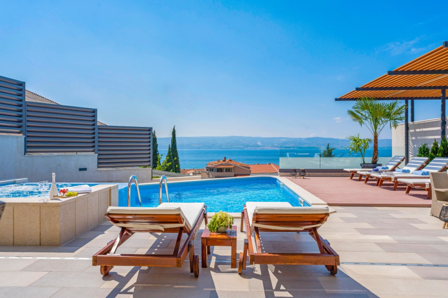 Private heated pool and 6 comfortable lounge chairs