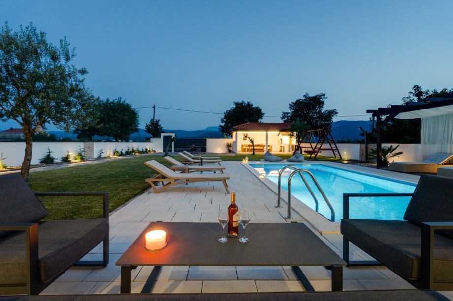 Villa Anja is located in Donji Proložac, a very quiet and unspoiled part of the village, in the valley