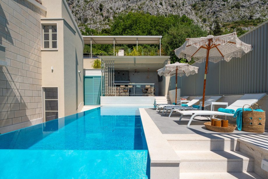 The pool uses a gentle chlorine-free water system that is beneficial for the body and promotes wellness