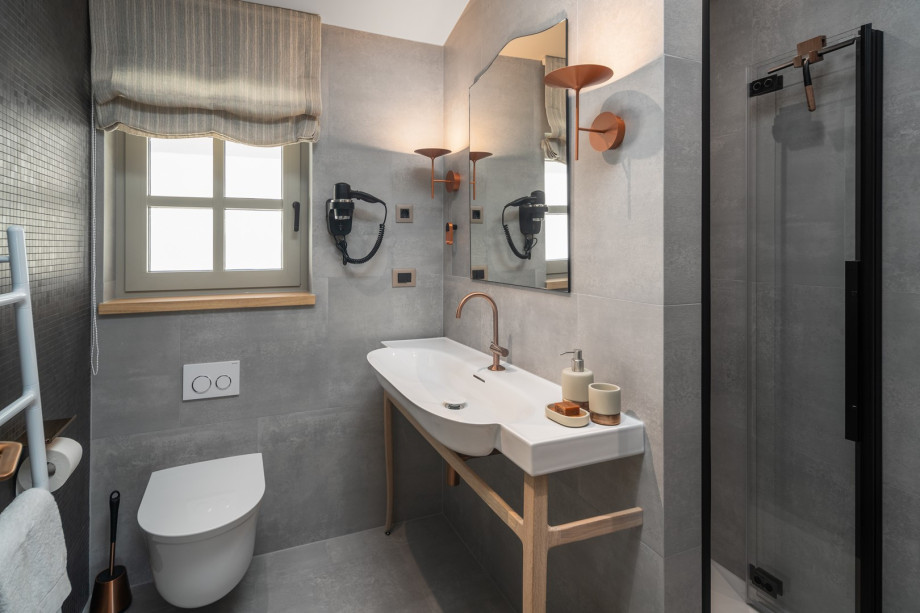 There is  a second family bathroom with a shower