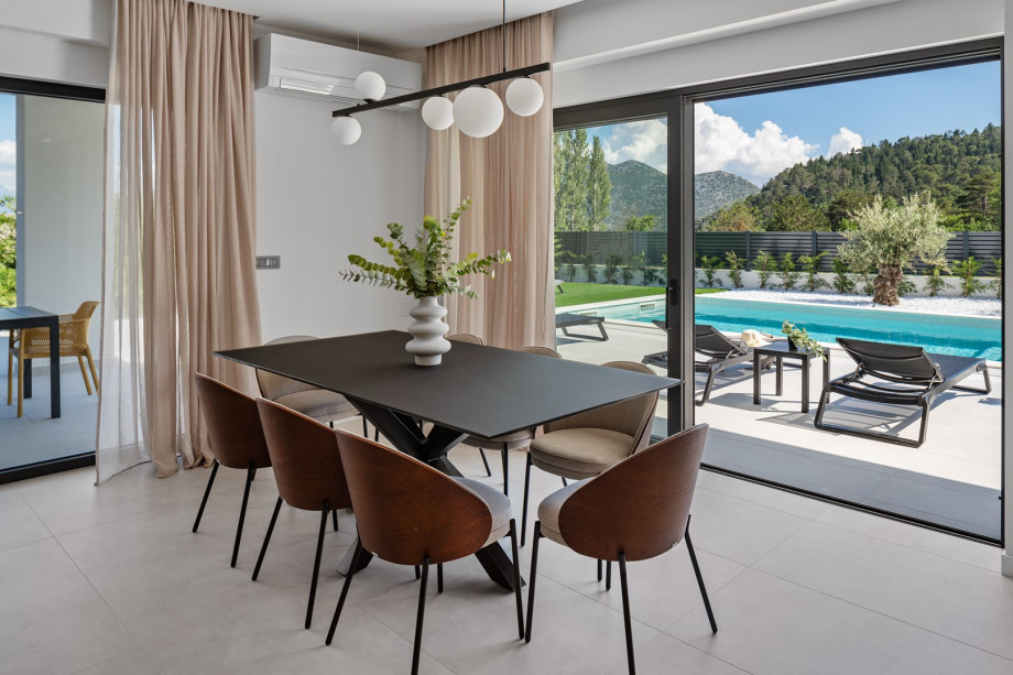 a dinning area