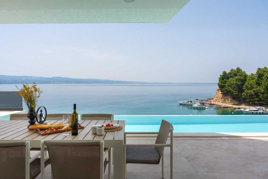 Seafront Villa Nina with 5 en-suite bedrooms in Omiš