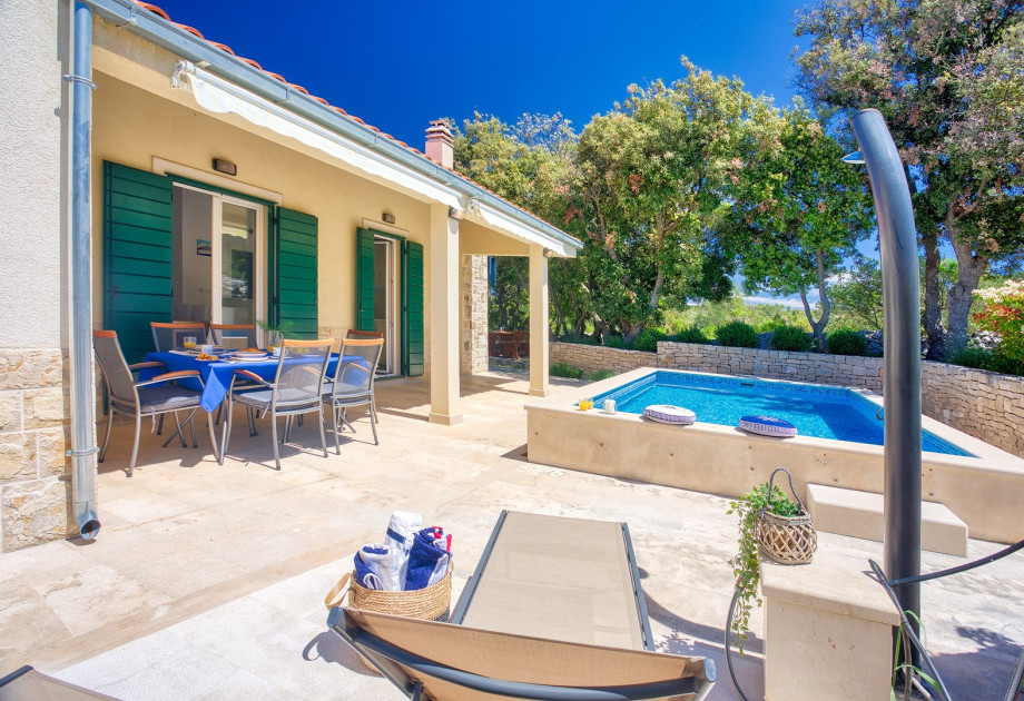 Villa San is very well organized and has several relaxing outdoor areas