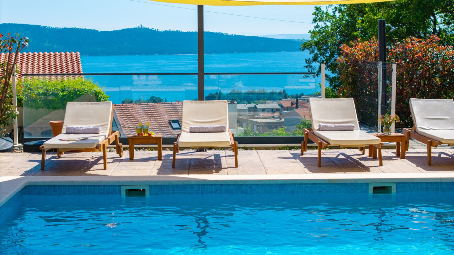 Spacious outdoor area with great sea view