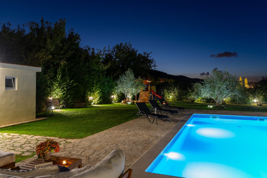 The location provides complete privacy in a peaceful setting.