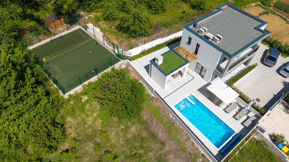 3-bedroom villa Pera with heated pool, 7km from beach
