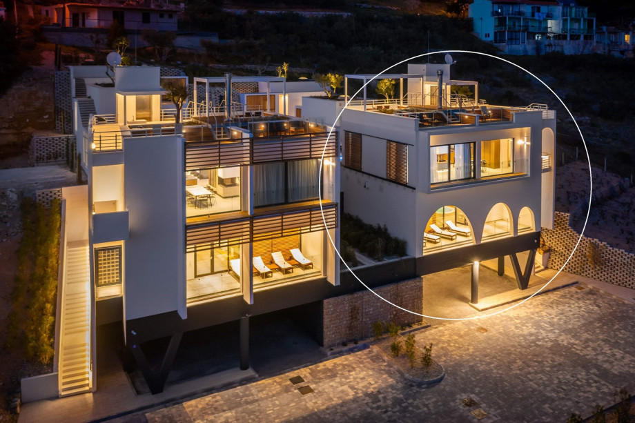 The property has 3 covered parking lots (open garage) with one charger for electric cars, and in addition, there are 4 parking spaces on private property.