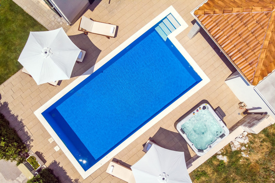 Villa Calma with 32 square meters heated swimming pool and jacuzzi
