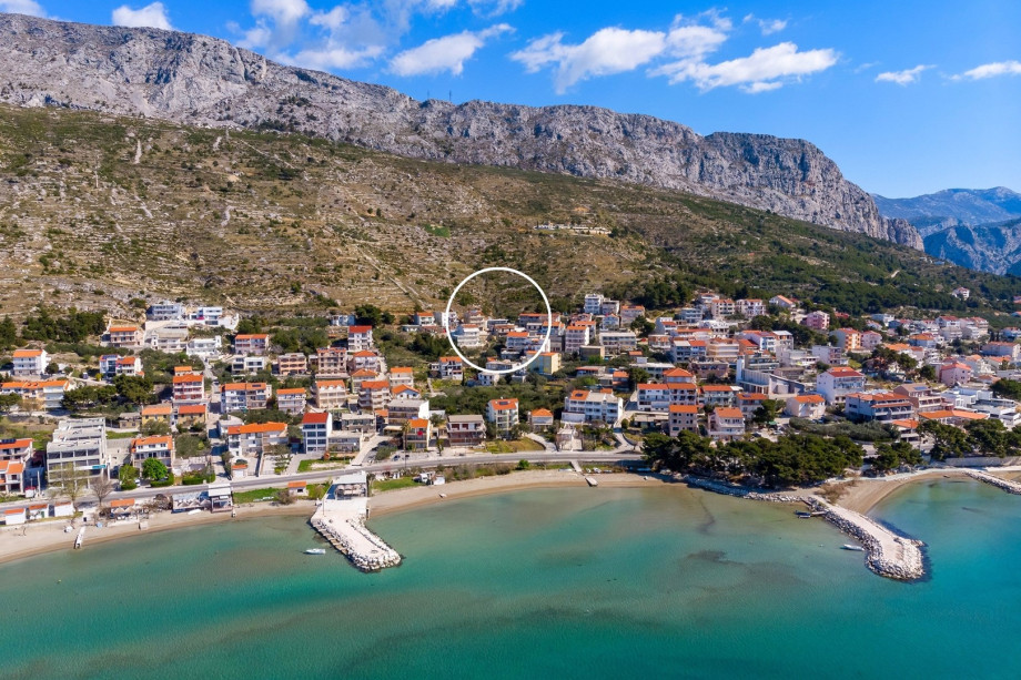 The famous town Split is only a half-hour drive (25km)