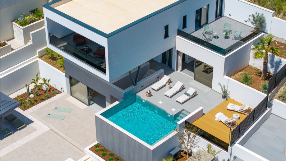 Villa Siete Offers 4 Stylish en-suite Bedrooms, Heated Pool, Whirlpool, Finnish Sauna, Media Room, Alfresco Dining Areas – A High-End Retreat Near Omiš for 8+2 Guests.