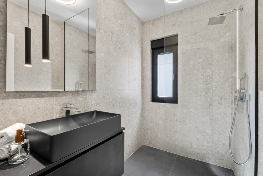Ensuite bathroom with Shower, Towels provided, Hair dryer