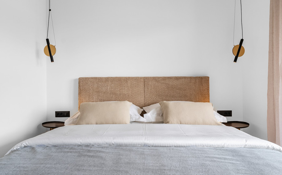 Our beautifully appointed king-size bedroom (180 cm x 200 cm)