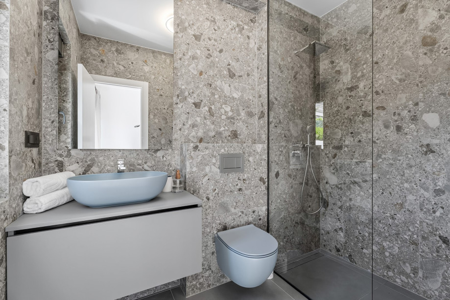 Ensuite bathroom with Shower, Towels provided, Hair dryer