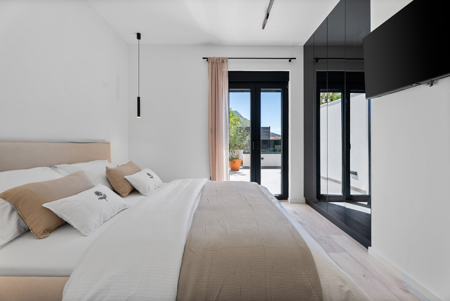 The bedroom features a flat-screen TV with Netflix and HBO.