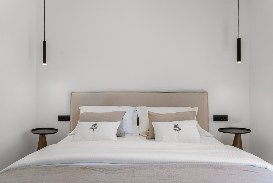Our beautifully appointed king-size bedroom (180 cm x 200 cm)