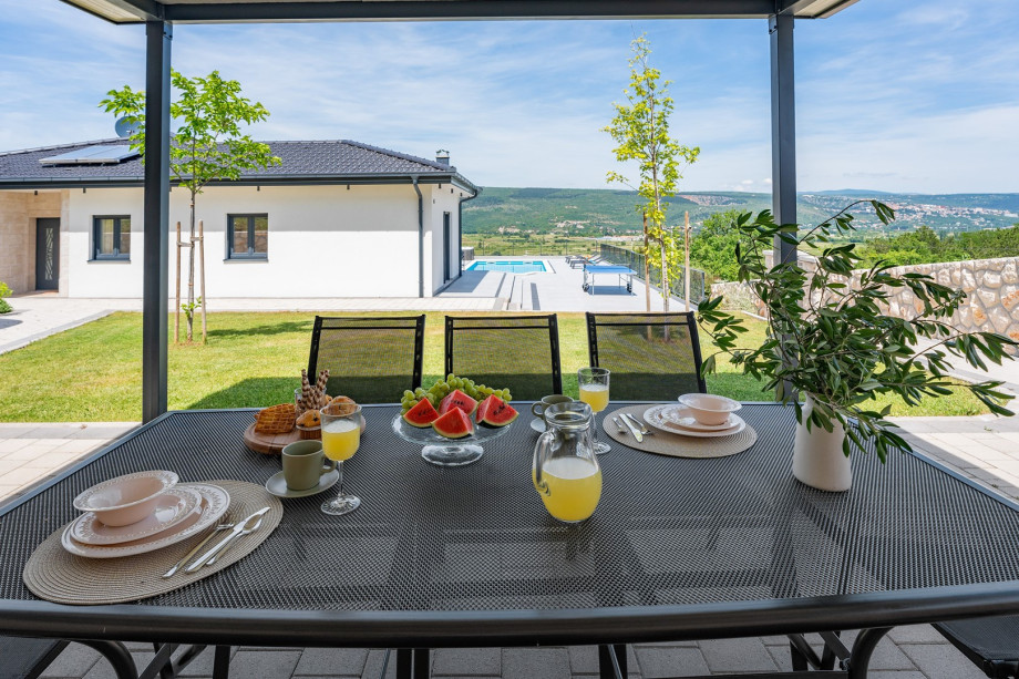 Fully equipped BBQ with all a modern guest requires for a comfortable stay,