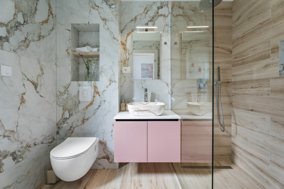 Ensuite bathroom No3 with shower, (attached to the Bedroom No3)