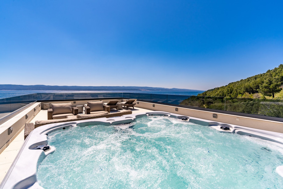 You can relax and enjoy hot summer evenings in Jacuzzi for 7 people