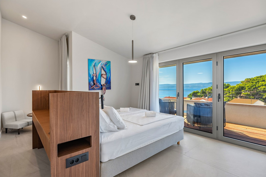 Bedroom NO10 (13sqm) with king-size bed and en-suite bathroom with a shower (7sqm) and exit to a balcony(6sqm)