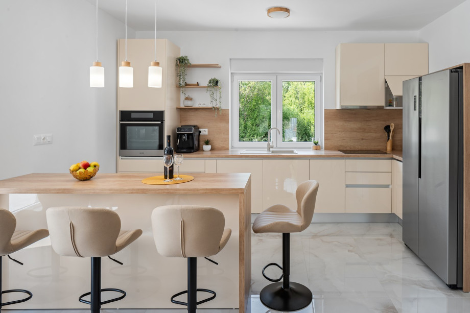 Modern appliances (espresso machine, microwave, dishwasher, toaster, kettle...), and everything you need for homemade meals