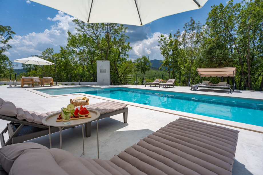 With the scent of pine trees in the air, and spending the day either lounging by the pool