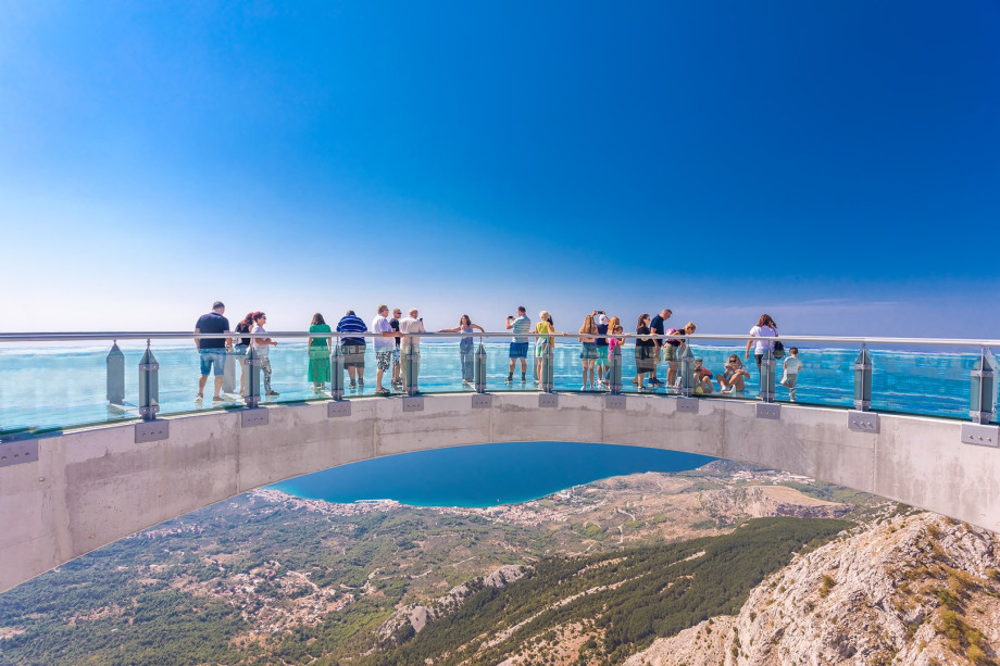 A Skywalk Biokovo, a horseshoe-shaped glass walkway just out over a precipitous slope opening out towards the coast, affording a breath-taking view