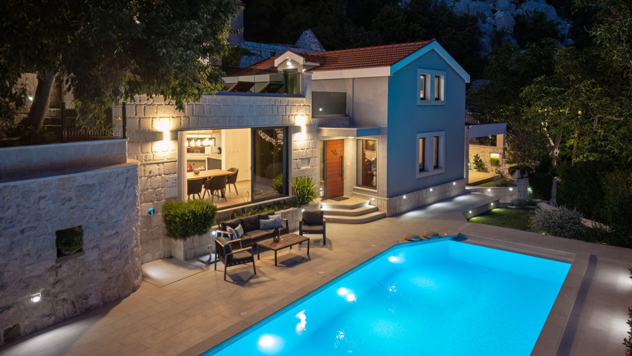 Villa Falcon House