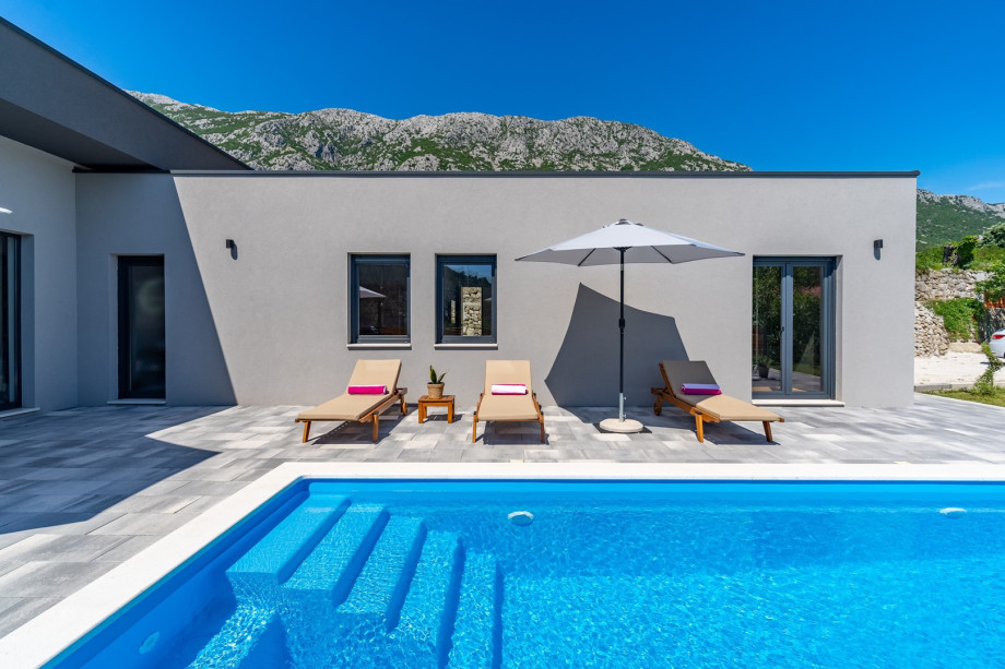 Private swimming pool with 6 deck chairs, outdoor dinning area with BBQ